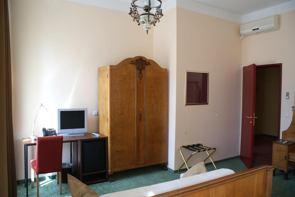 Hotel park Ptuj Buitenkant foto