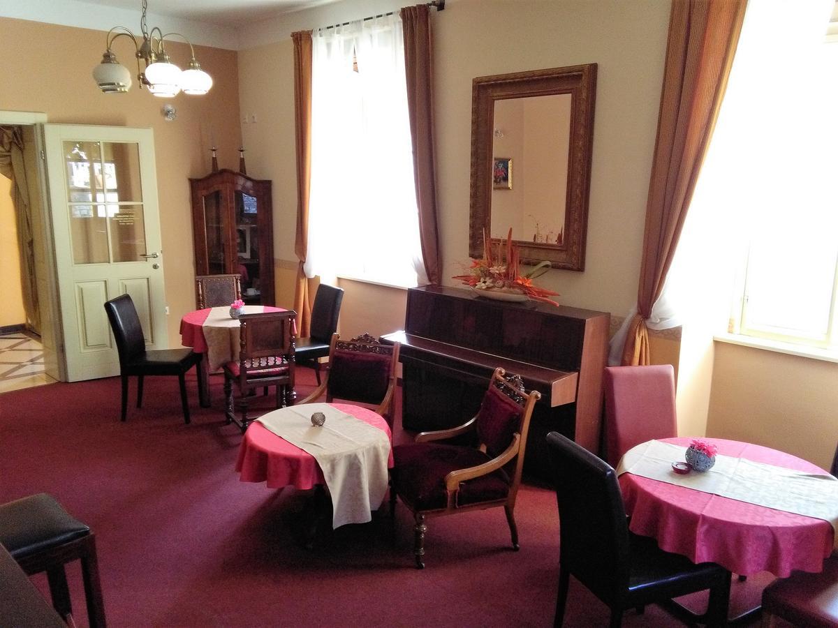 Hotel park Ptuj Buitenkant foto